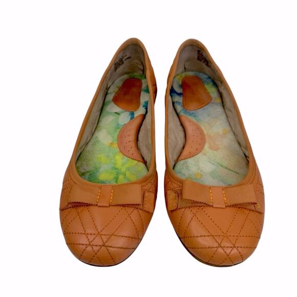 Elegant Tan Quilted Ballet Flats - Picture 3 of 13
